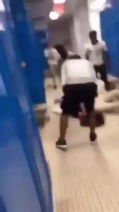 Jock Tries to fight Wrestler (Doesn&rsquo;t work)