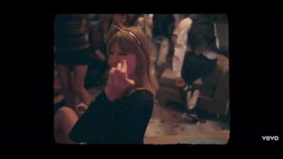 Party Taylor looking super cute in &ldquo;22&rdquo;