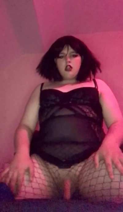 don&rsquo;t forget to sub to my onlyfans if you&rsquo;re wanna see more and chat with me! link in comments 💕