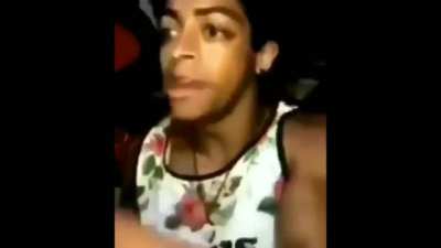 ele nos largou e foi buscar o beb&ecirc; quando voltou queimou o frango............