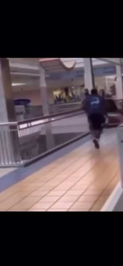 &ldquo;Security, he tryna fight a DYKE! Oh! Nvm...&rdquo;