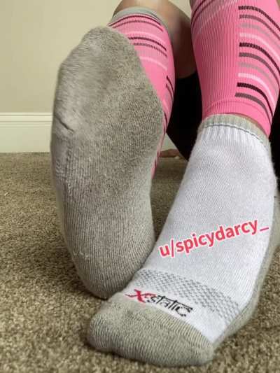 Did someone order toes’s tease? [F]