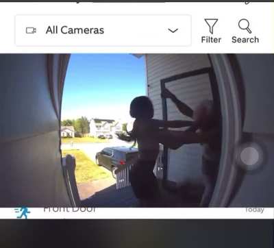 Woman tried to invade house to fight, gets beat up instead