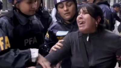 El presidente de colombia subió un video y otro usuario le puso la música de AC/DC
