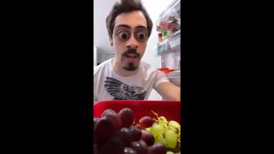QUEM GOSTA DE COMER UVINHA????