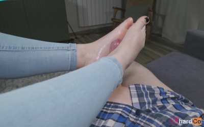 Just a small example of the sort of feet content that's exclusive to my OnlyFans 👣❤️&zwj;🔥 Sign up now to get ALL of my best content 💦 This is a FULL NO PPV PAGE, ALL content gets posted on the feed 😍 Link in comments ⤵️