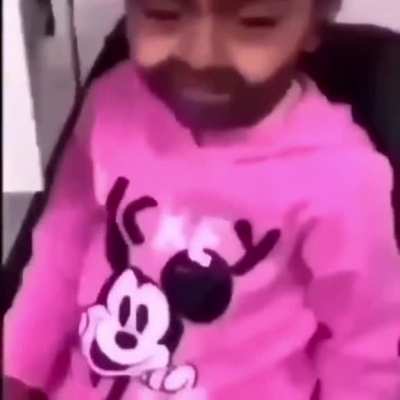 Little girls wants to look like Cinderella