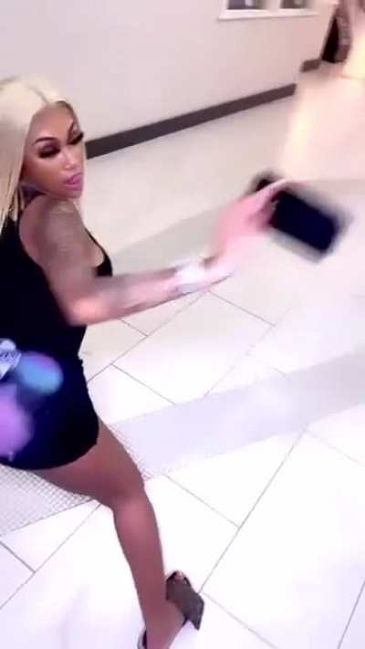 👀