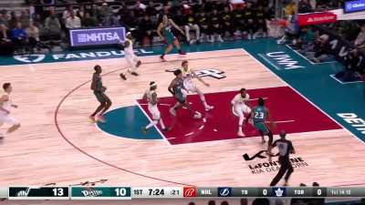 [Highlight] Beef Stew erases Kessler’s dunk attempt at the rim, and Jalen Duren finishes it off with a slam on the other end!