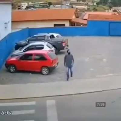 Убедись, что водитель тебя пропускает