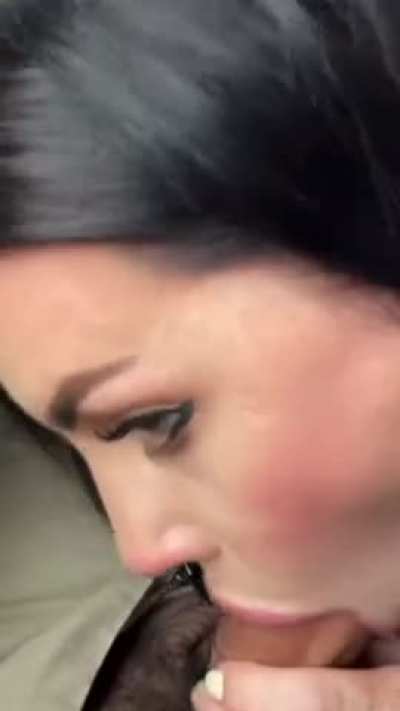 Cum slut getting her lunch 😮&zwj;💨
