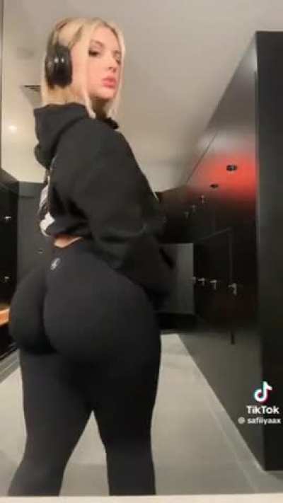 Showin off in the gym