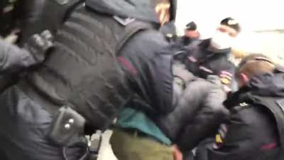 Мусульмане попротестовали в Москве у посольства Франции