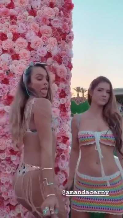 Amanda Cerny and Sommer Ray hoing it up