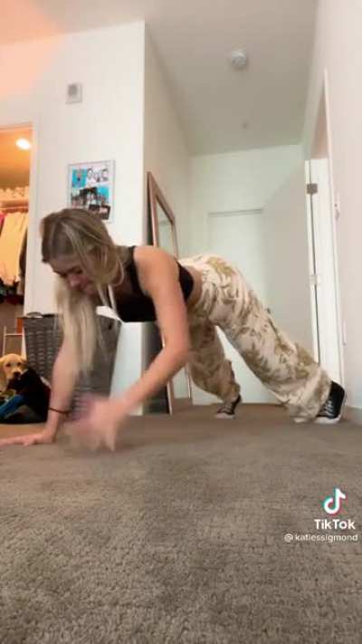 Katie&rsquo;s ass is so fat 😍