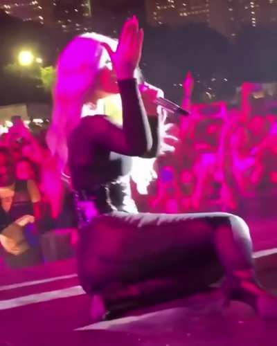 Iggy Azalea is ready to get fucked on stage in front of her fans