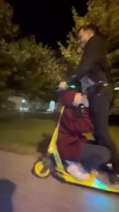 She sucks in the park on a scooter 🤩
