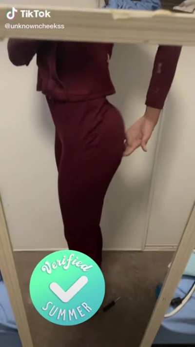 Her 🍑 so soft ! Sensational 👀