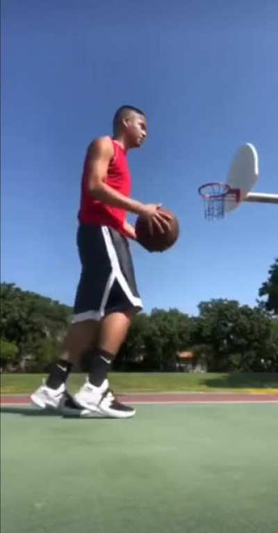 This is the best damn trick shot I've ever seen
