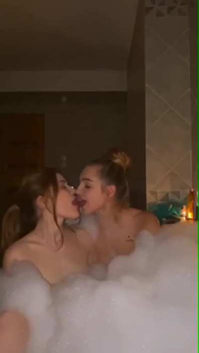 Su jakuzi de olmak icin adam oldurcek insanlar var.