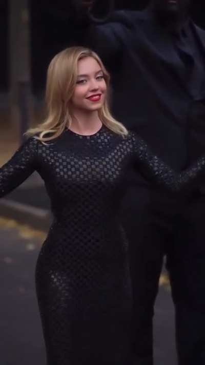 Her look for the 2023 Giorgio Armani Paris Fashion Show
