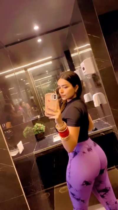 Who&rsquo;s got the best ASS in punjabans?? Sabto sohni bund kehdi ??