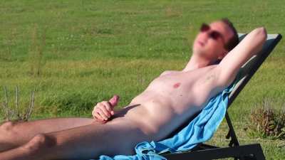 Sommer, Sonne, nackt, Pool, Cumshot... was gibt es schöneres 😜 (m)