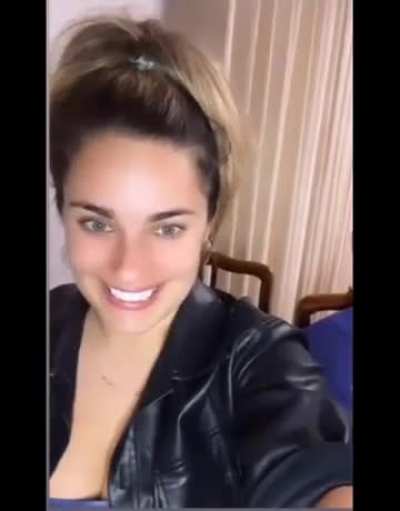 Kristen making sure her tits are the main focus
