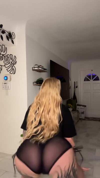 If Skylar Vox let Mike hit and suck on all that 🥵 #PrimeSkylar