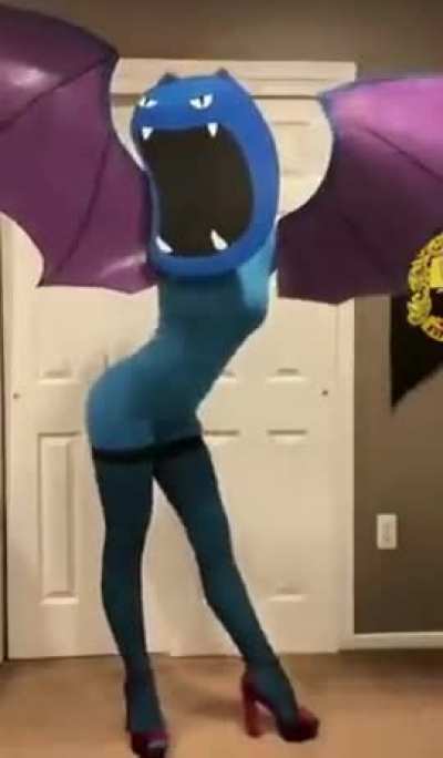 A wild Golbat appears. The wild Golbat used attract.