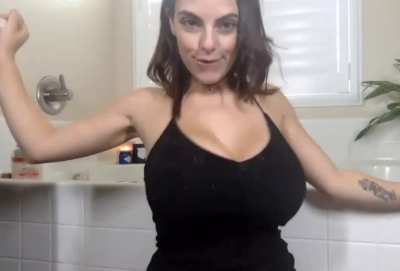 Shaking Goddess