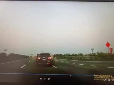 Action movie play on freeway in Taiwan!