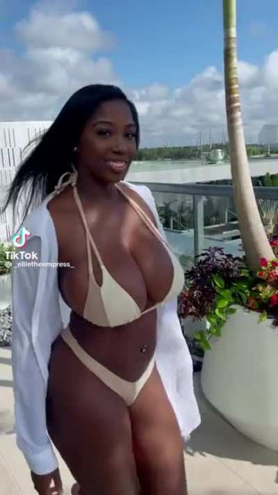 Goddess in bikini