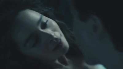 Emilia Clarke's expressions are just so lusty