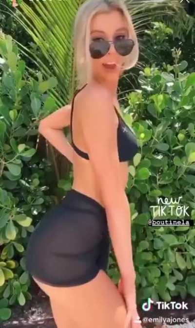 Emily Jones shakin her booty
