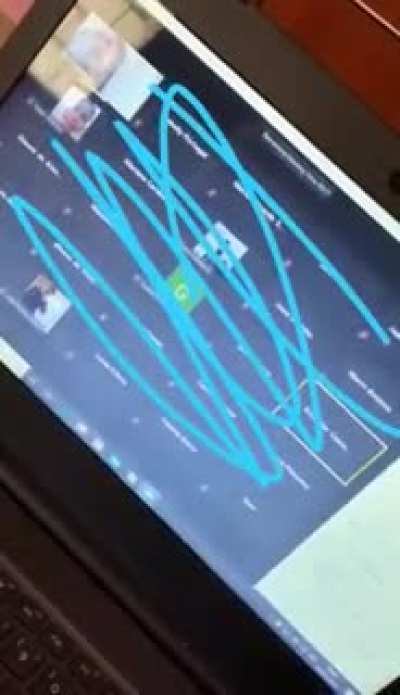 O orochi tinha pedido coisas que aconteceram em EAD. A escola onde eu estudei ano passado tá levando a EAD a sério, mas um dos alunos começou a assistir pornô no meio da aula mano. ELE NEM DESLIGOU O MICROFONE, SÓ TACOU UM PORNO E FODASE