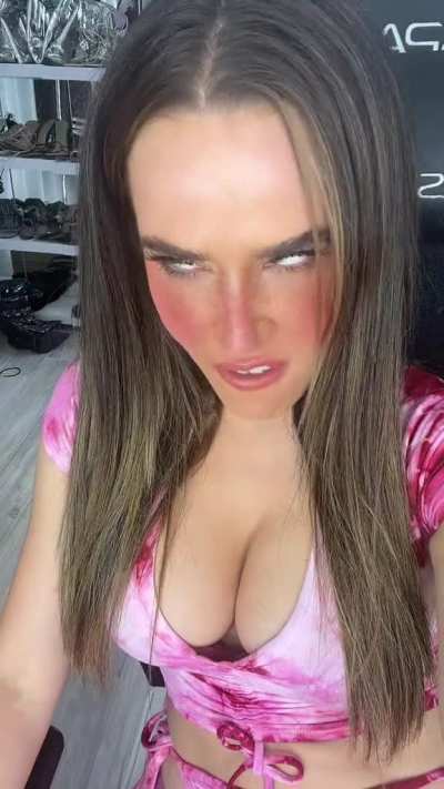 Lana/CJ Perry (MIC)