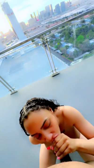 If you take her on vacation and she doesn&rsquo;t get lit like this take me next time lol
