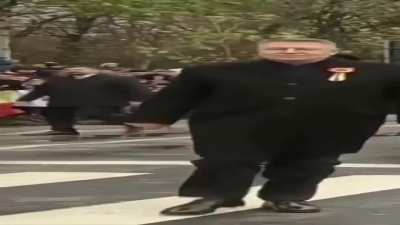 wide iohannis walk
