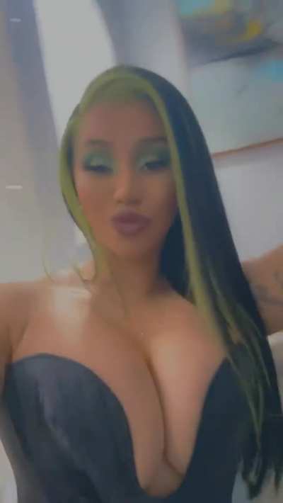 XXL CLEAVAGE
