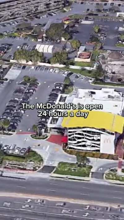 The worlds largest McDonald&rsquo;s 🤯