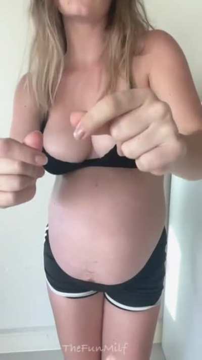 I&rsquo;m still confident that getting nude while pregnant might get some guys hard!
