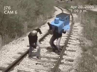 gUy GEts hiT bY moVInG TraIN