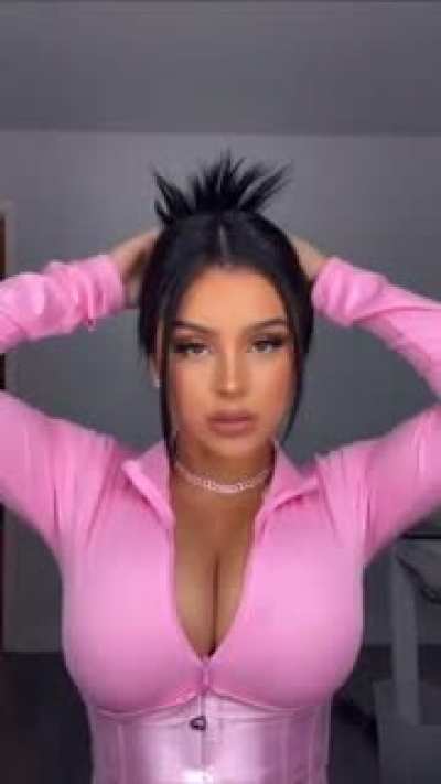 She loves showing them off🔥