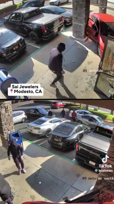 Smash and grab at jewelry store in Modesto