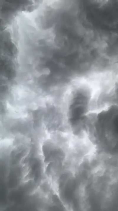 Timelapse of the storms rolling in (sorry its not longer)