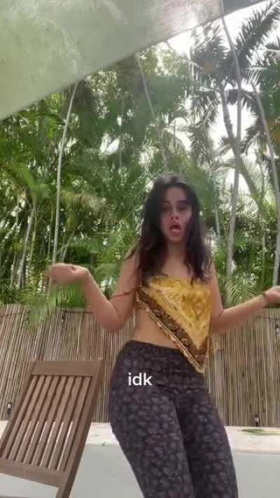 she can work it