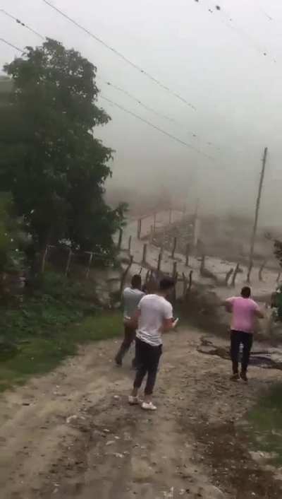 Terrible floods destroyed the pedestrian bridge in Rinc&oacute;n  village of Catamarca province in northwest Argentina 🇦🇷 (25.12.2023)