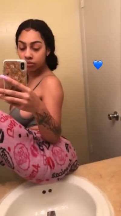 ayonna renee/ any nudes from her?