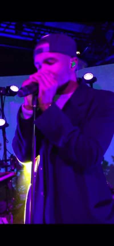 Frank ocean covering &ldquo;FAKE PLASTIC TREES&rdquo;.